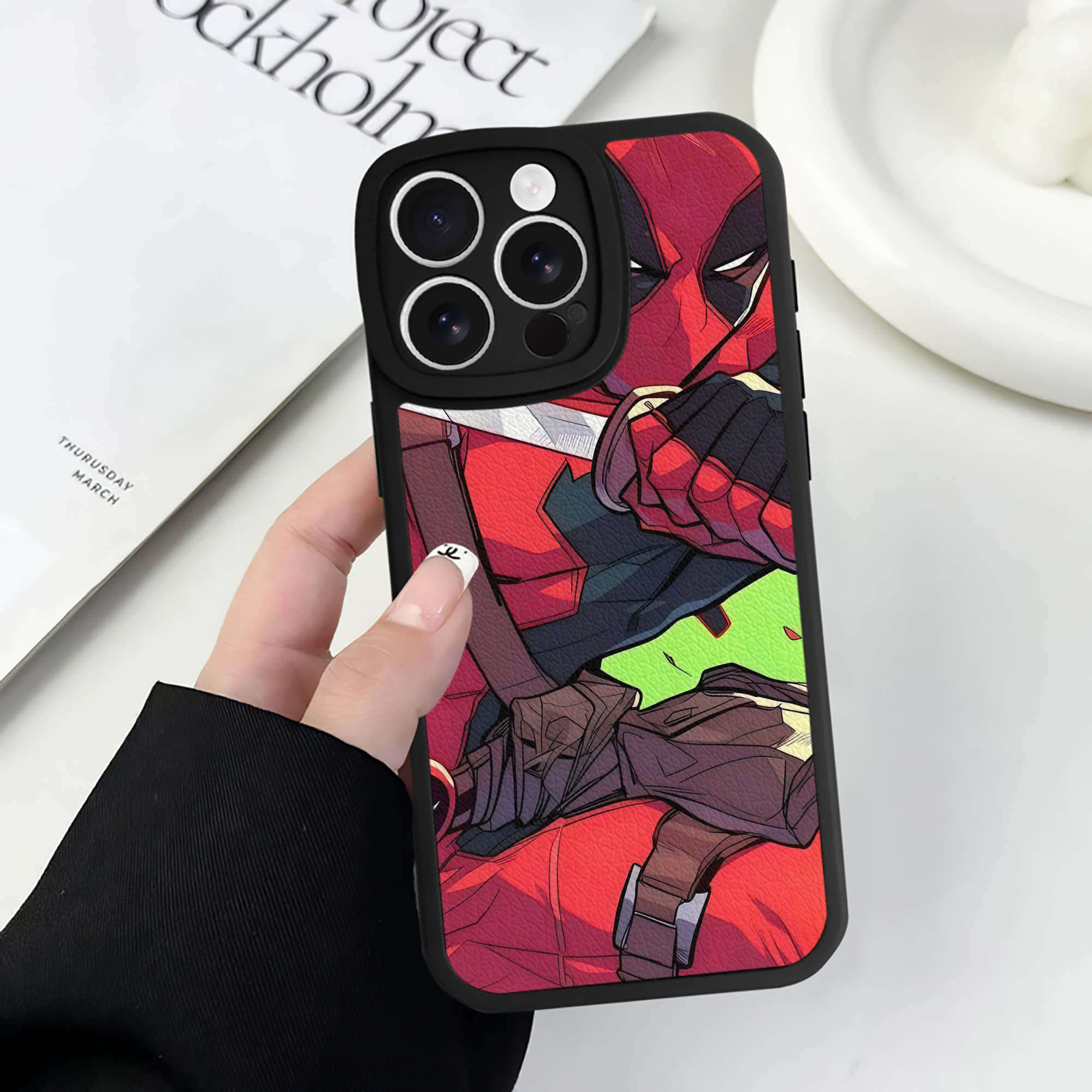 （画像用） Deadpool デッドプール 【iPhone 16シリーズ対応】シリコンスマホケース（レザー調） 材質：シリコン